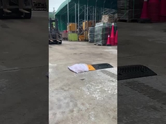 ゴム製減速バンプ