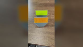 安全のための高速道路ガードレール反射板