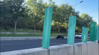 より安全な高速道路走行のためのアンチグレアボード